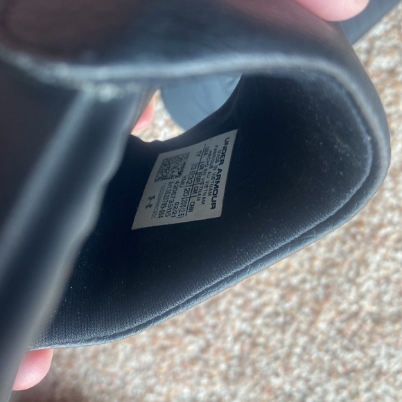 Kids Under armour sandal slides size 1Y.  Never worn - Picture 3 of 3